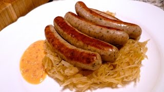 Bratwurst mit Sauerkraut und Zwiebelsenf [upl. by Olympium]